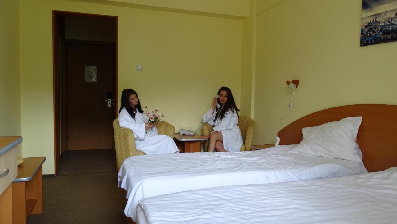 Hotel Ciucas BaileTusnad Buitenkant foto